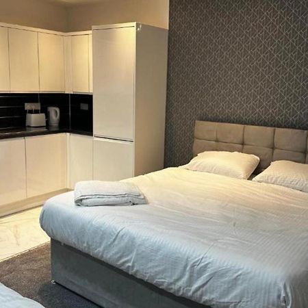Oyo The Pleasant House Hotel แมนเชสเตอร์ ภายนอก รูปภาพ