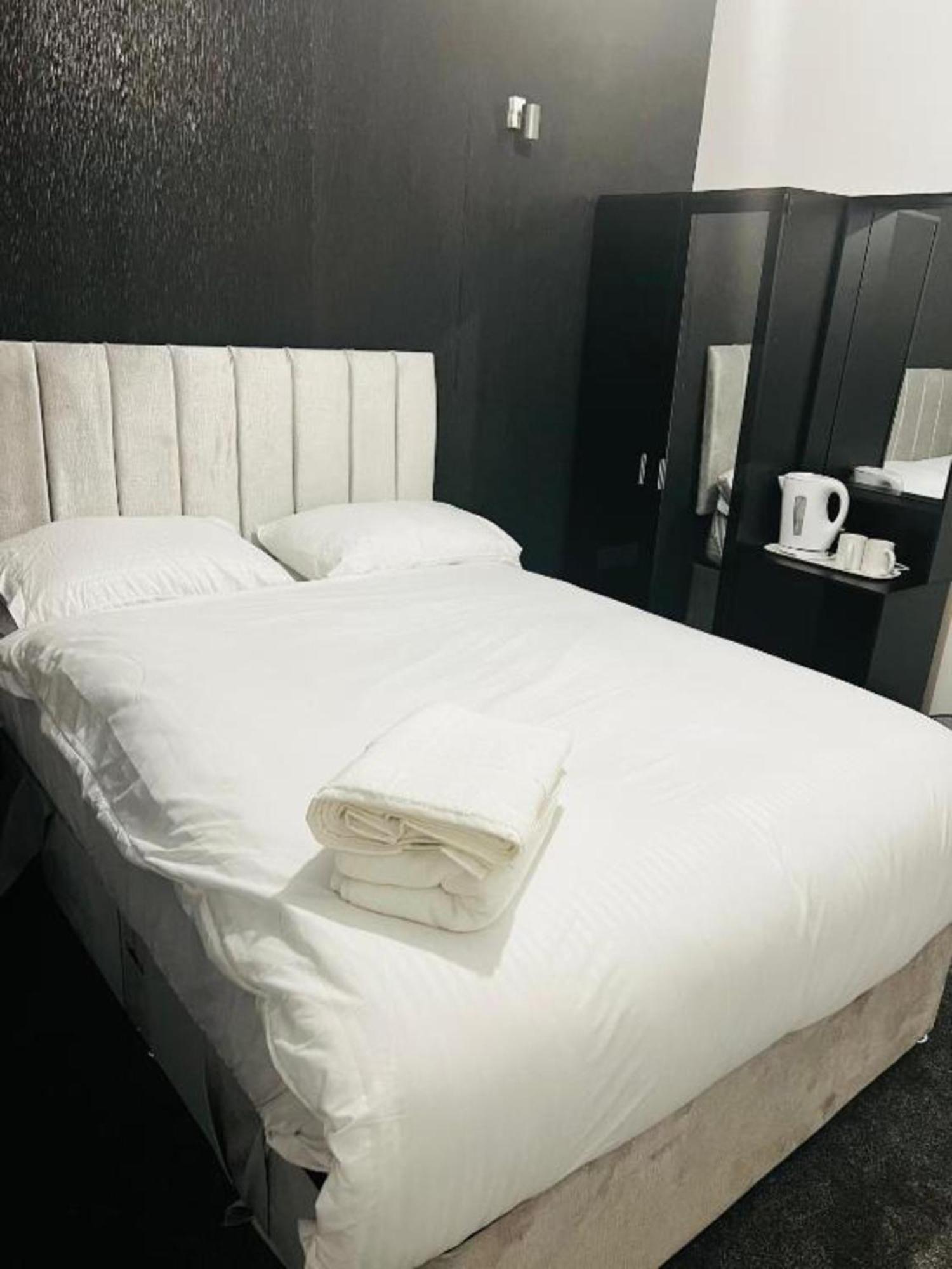 Oyo The Pleasant House Hotel แมนเชสเตอร์ ภายนอก รูปภาพ