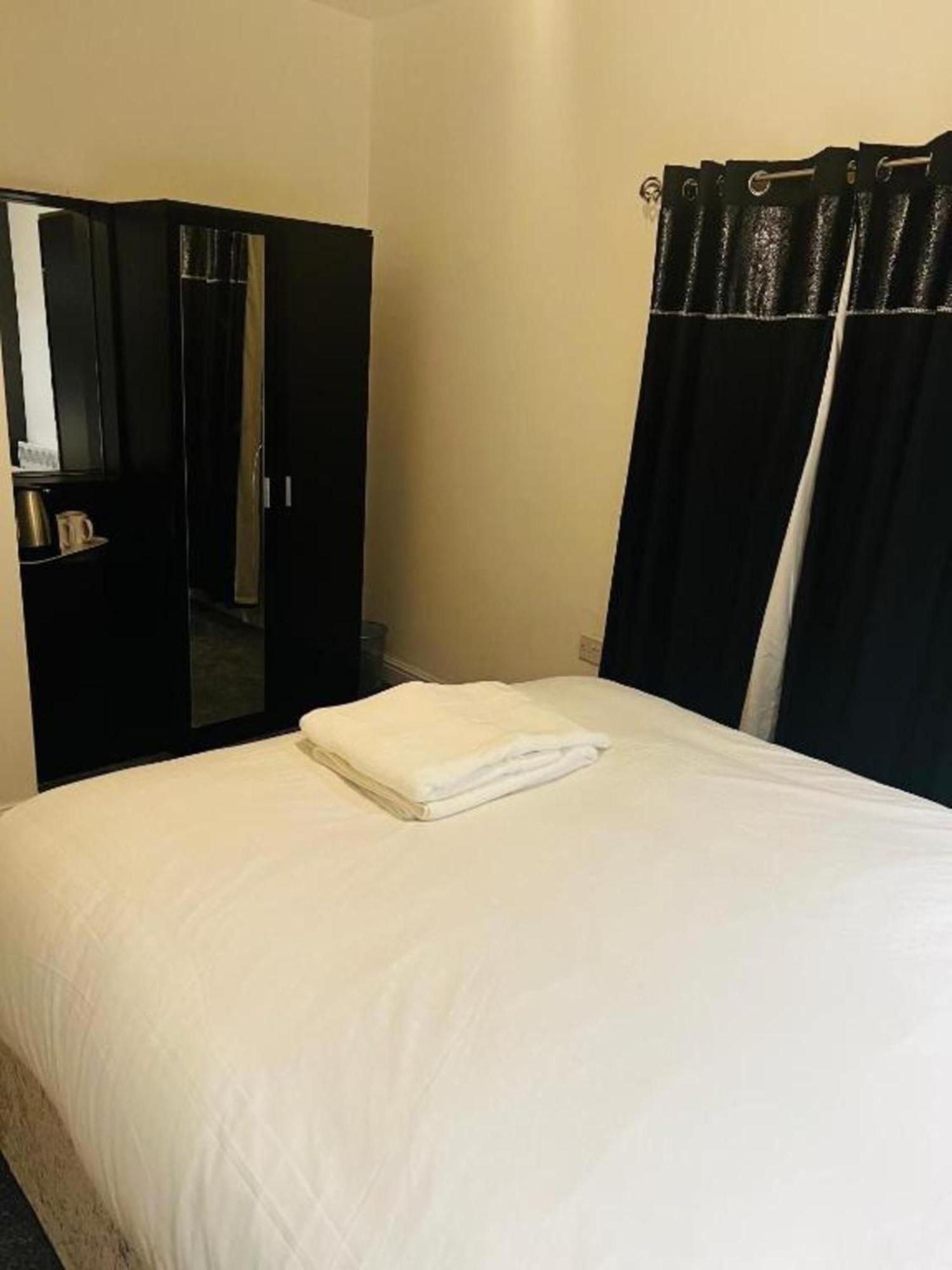 Oyo The Pleasant House Hotel แมนเชสเตอร์ ภายนอก รูปภาพ