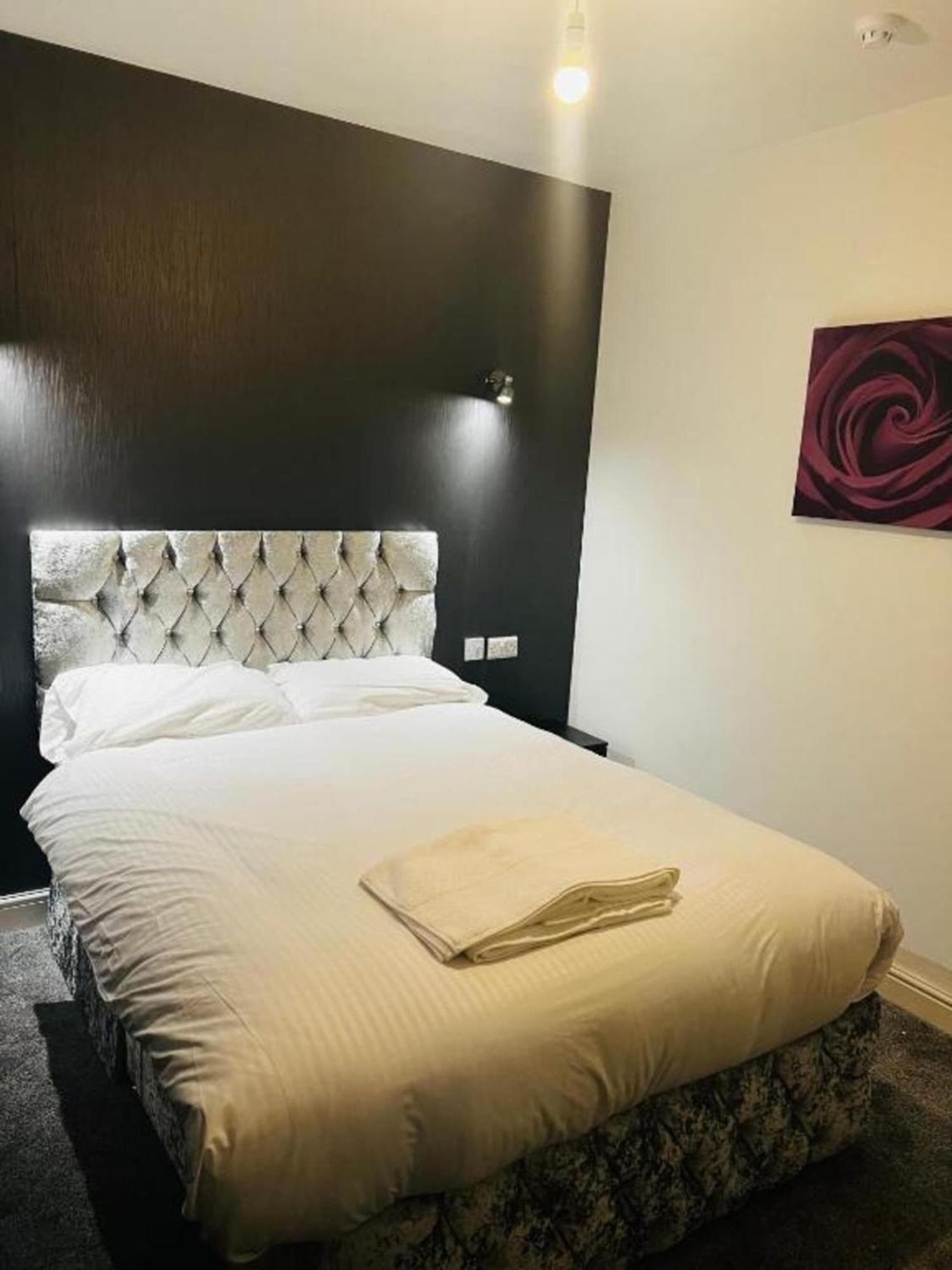 Oyo The Pleasant House Hotel แมนเชสเตอร์ ภายนอก รูปภาพ