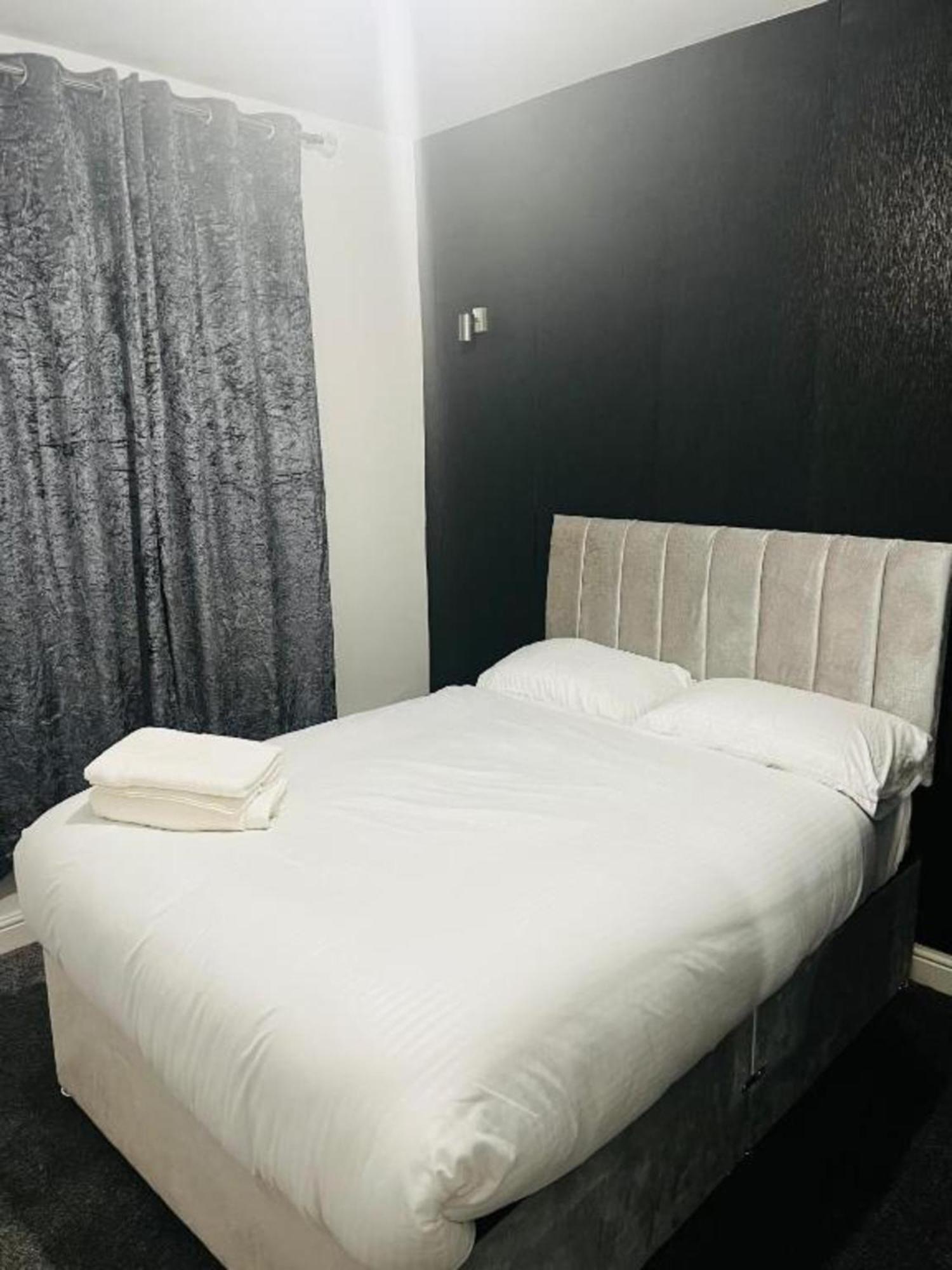 Oyo The Pleasant House Hotel แมนเชสเตอร์ ภายนอก รูปภาพ